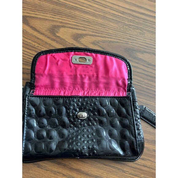 Small black faux crocodile zippered wristlet bag - Picture 3 of 7